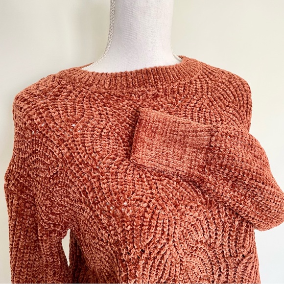 Slightly Cropped Pink Rose Sweater | Size: Small - Picture 4 of 9
